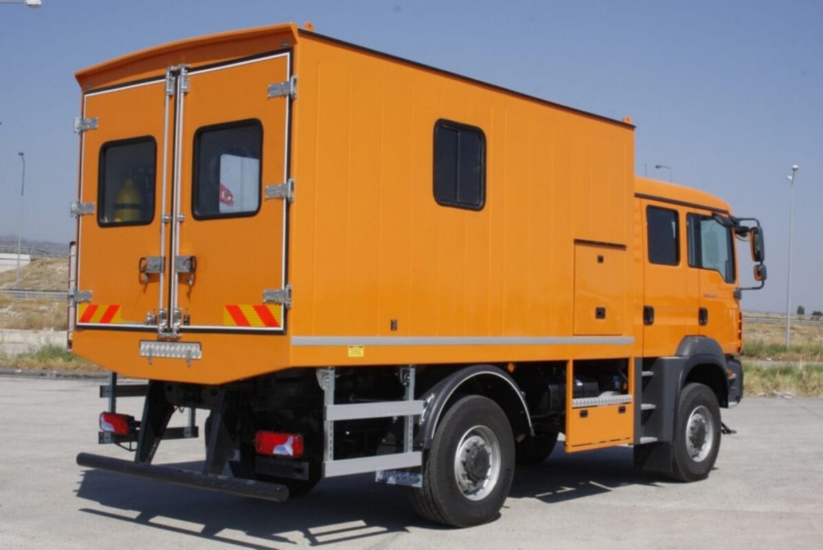 Mobile workshop truck (5)