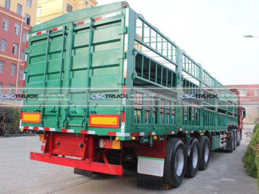 3 Axles Cattle Fence Livestock Carrier Truck Running