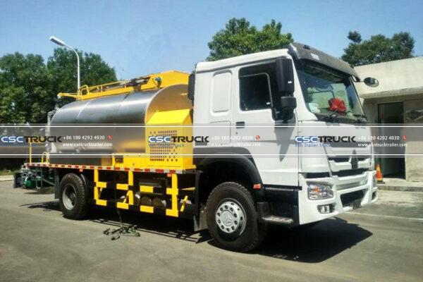 Asphalt Distributor Truck Arrives in Peru, Facilitating Road Maintenance Projects