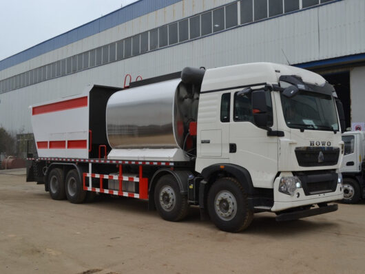 HOWO 10 Ton Asphalt Distributor Truck