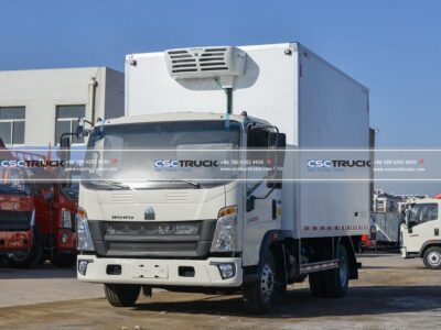 HOWO 4 Meter Refrigerator Truck Right