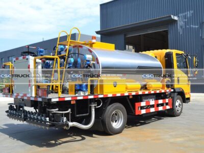 HOWO 4 Ton Asphalt Distributor Truck Side