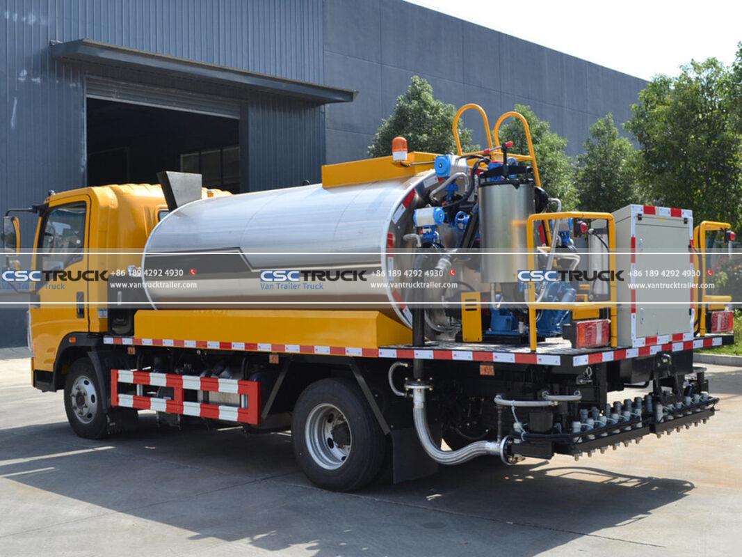 HOWO 4 Ton Asphalt Distributor Truck Tanker