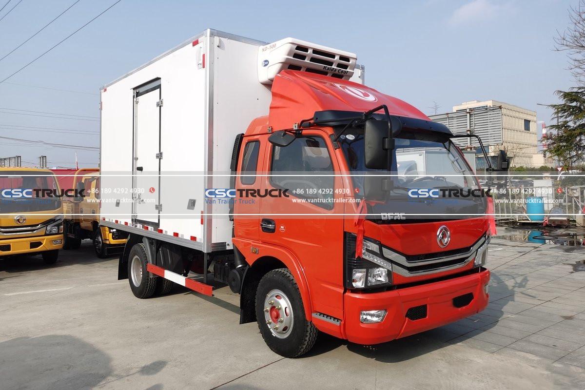 Refrigerated Truck Delivery Ensures Fresh Goods Transportation in Bolivia