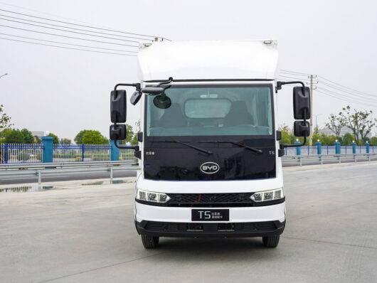 BYD Electric 18 Dry Van Cargo Truck Tractor