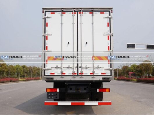 DONGFENG 10 Meter Refrigerated Box Truck Back