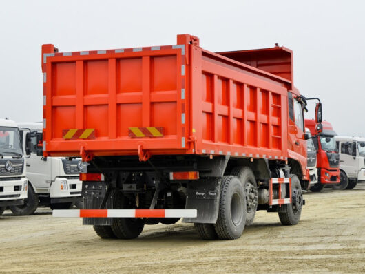 DONGFENG 16 Ton Construction Dump Truck Side View