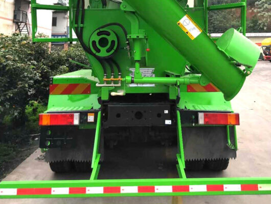 DONGFENG 7 CBM Concrete Mixer Truck Back