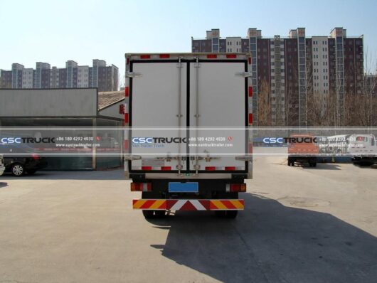 ISUZU 6 Meter Refrigerated Transport Box Truck Back