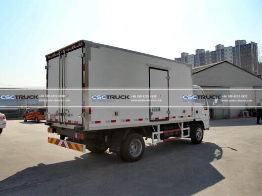 ISUZU 6 Meter Refrigerated Transport Box Truck Right
