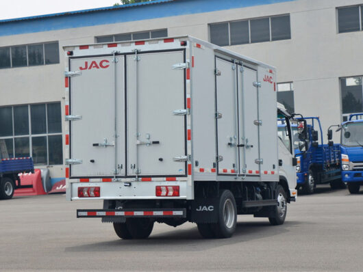 JAC 4 Meter Cargo Dry Van Truck Side