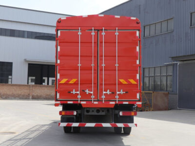 SINOTRUK 8 Meter Caged Box Cargo Truck Back