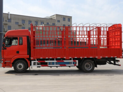 SINOTRUK 8 Meter Caged Box Cargo Truck Upper