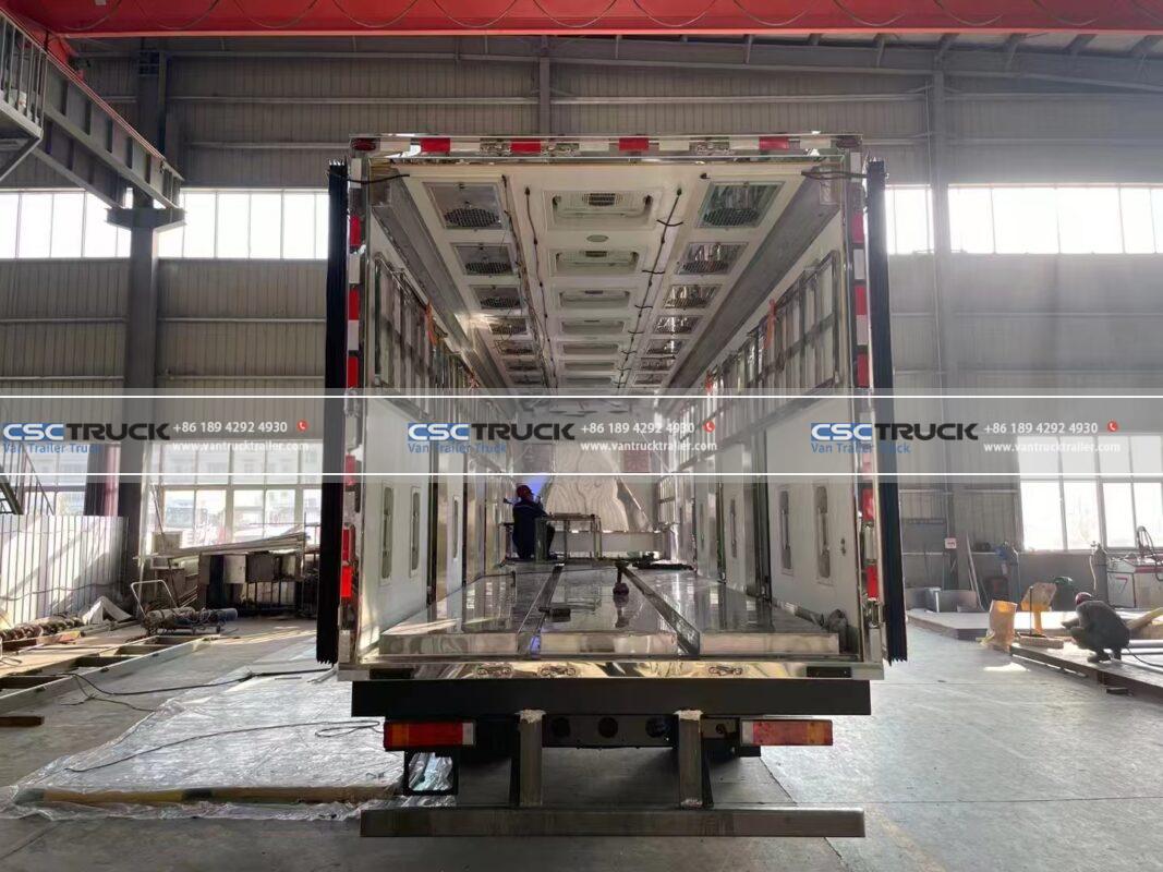 DONGFENG Livestock Poultry Delivery Truck in