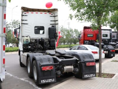ISUZU 6×4 Tractor Truck