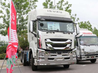 ISUZU 6×4 Tractor Truck