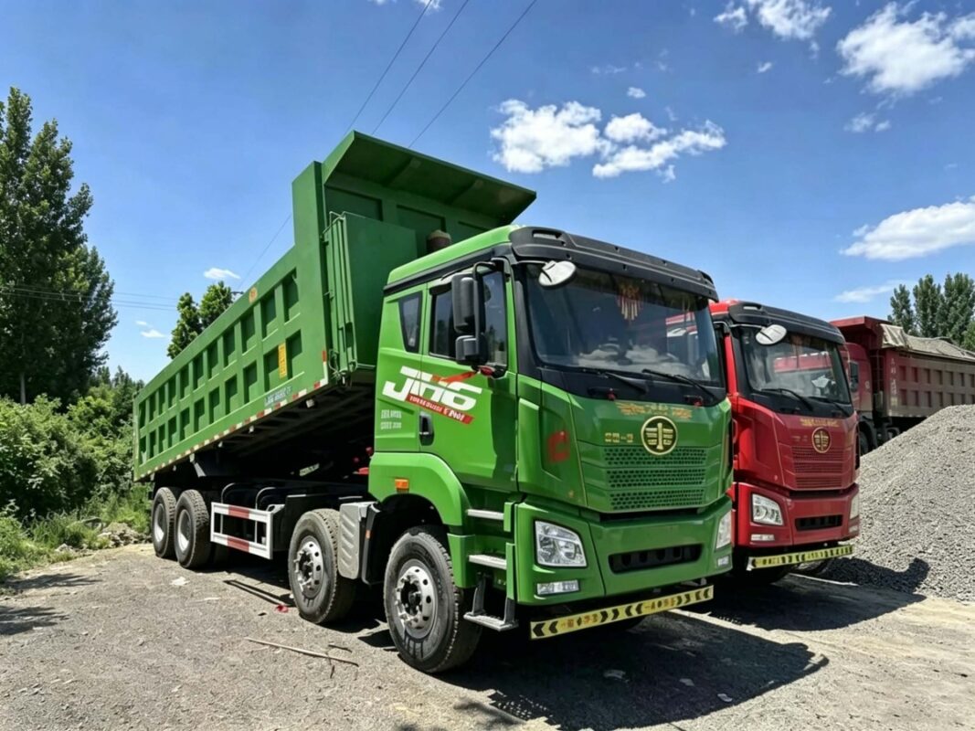 Dump truck
